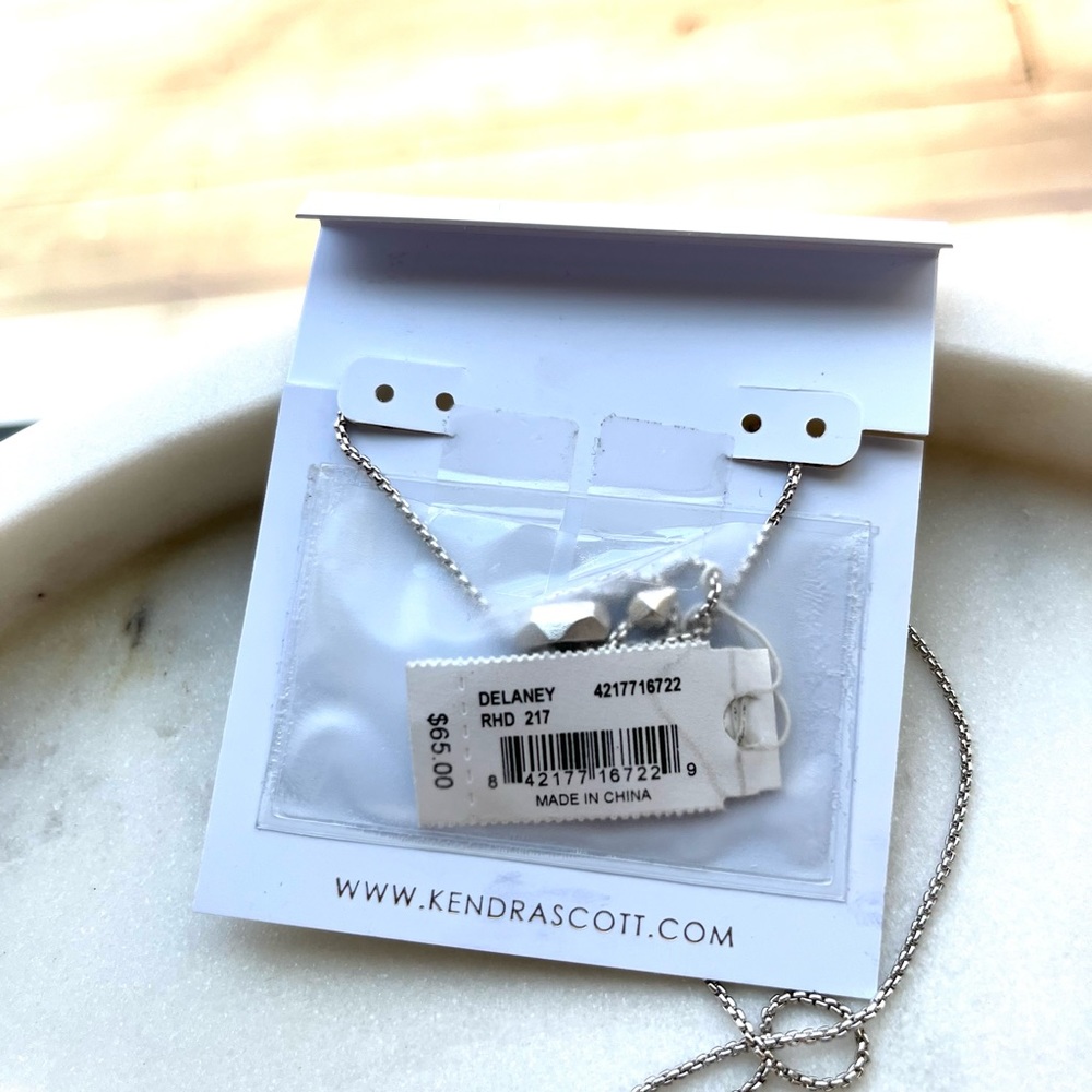 NWT KENDRA SCOTT SILVER DELANEY NECKLACE IN IVORY MOTHER OF PEARL - Picture 3 of 3